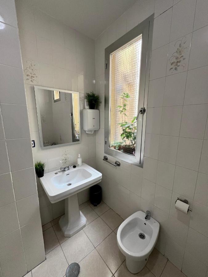Hostal Conde De Alba Madrid Eksteriør bilde
