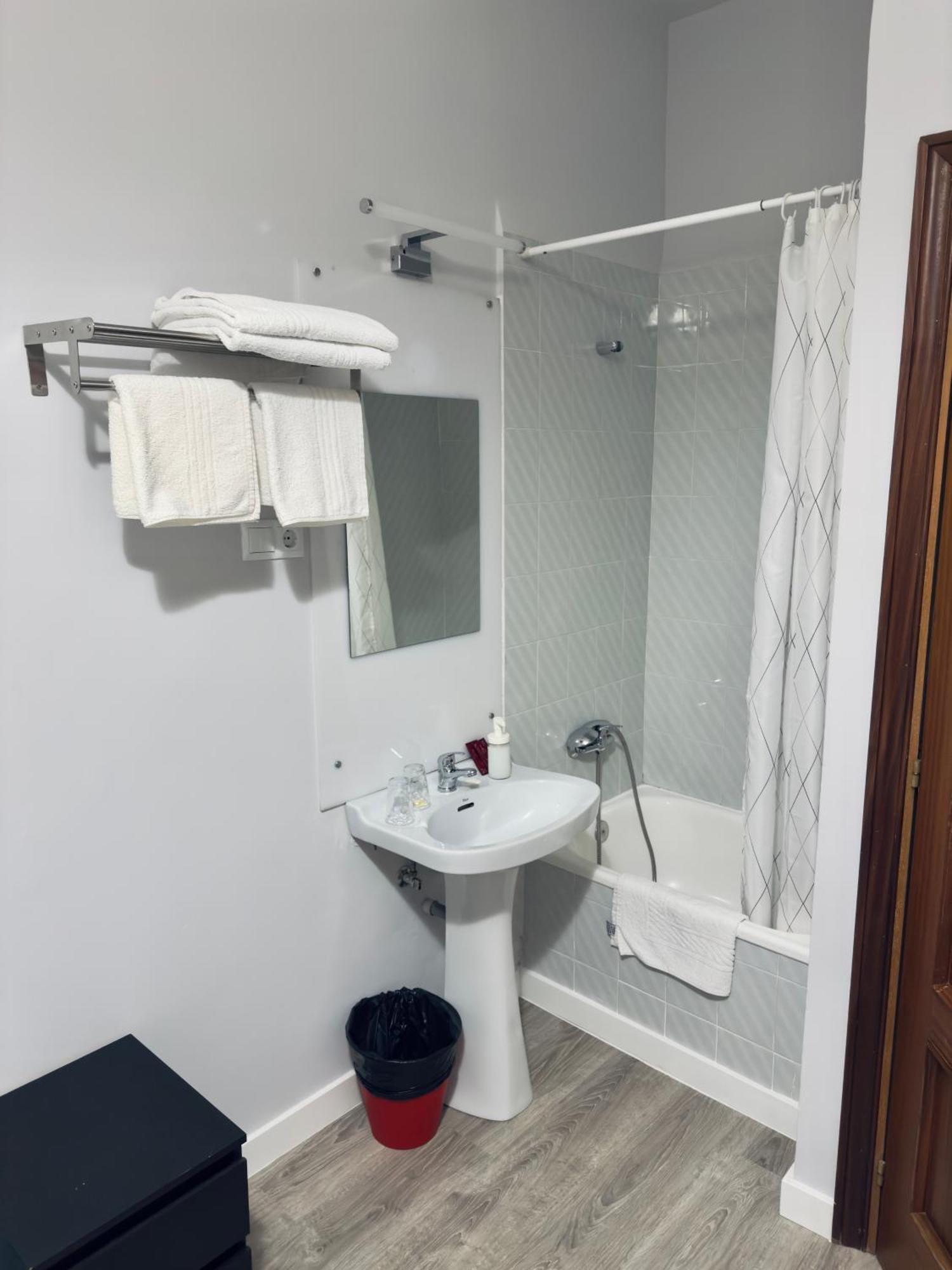 Hostal Conde De Alba Madrid Eksteriør bilde