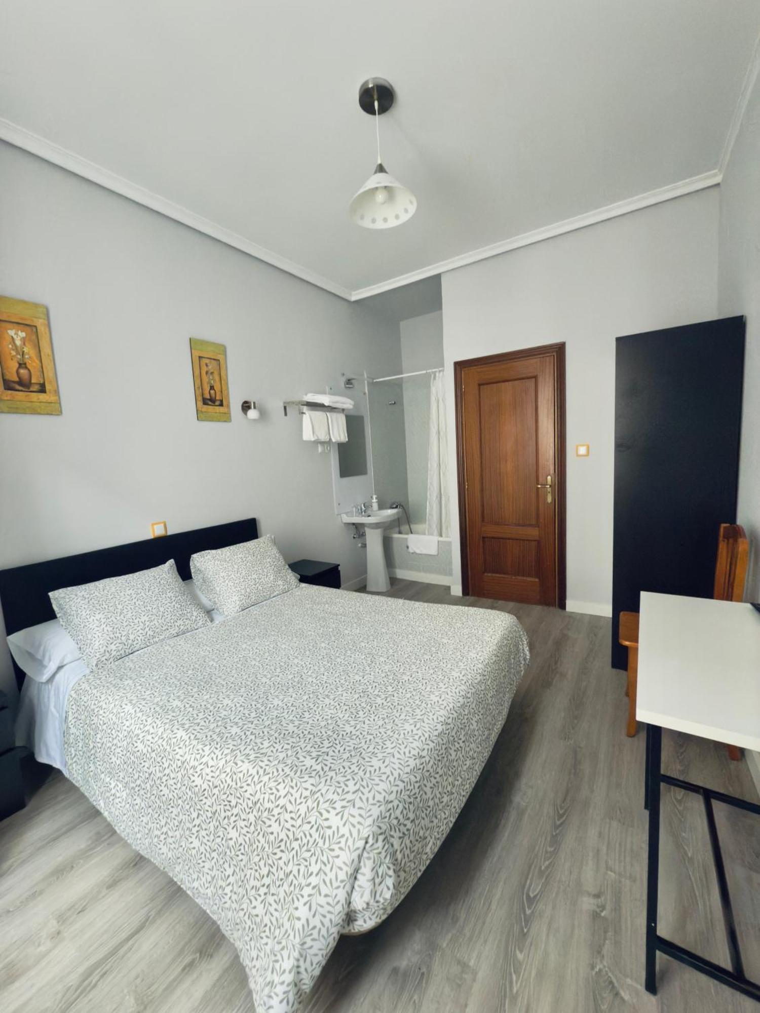 Hostal Conde De Alba Madrid Eksteriør bilde