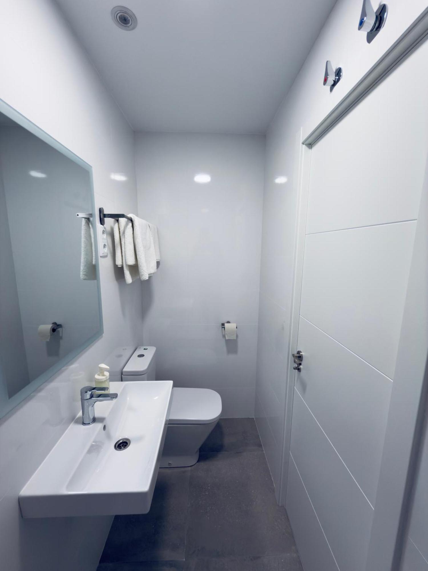 Hostal Conde De Alba Madrid Eksteriør bilde