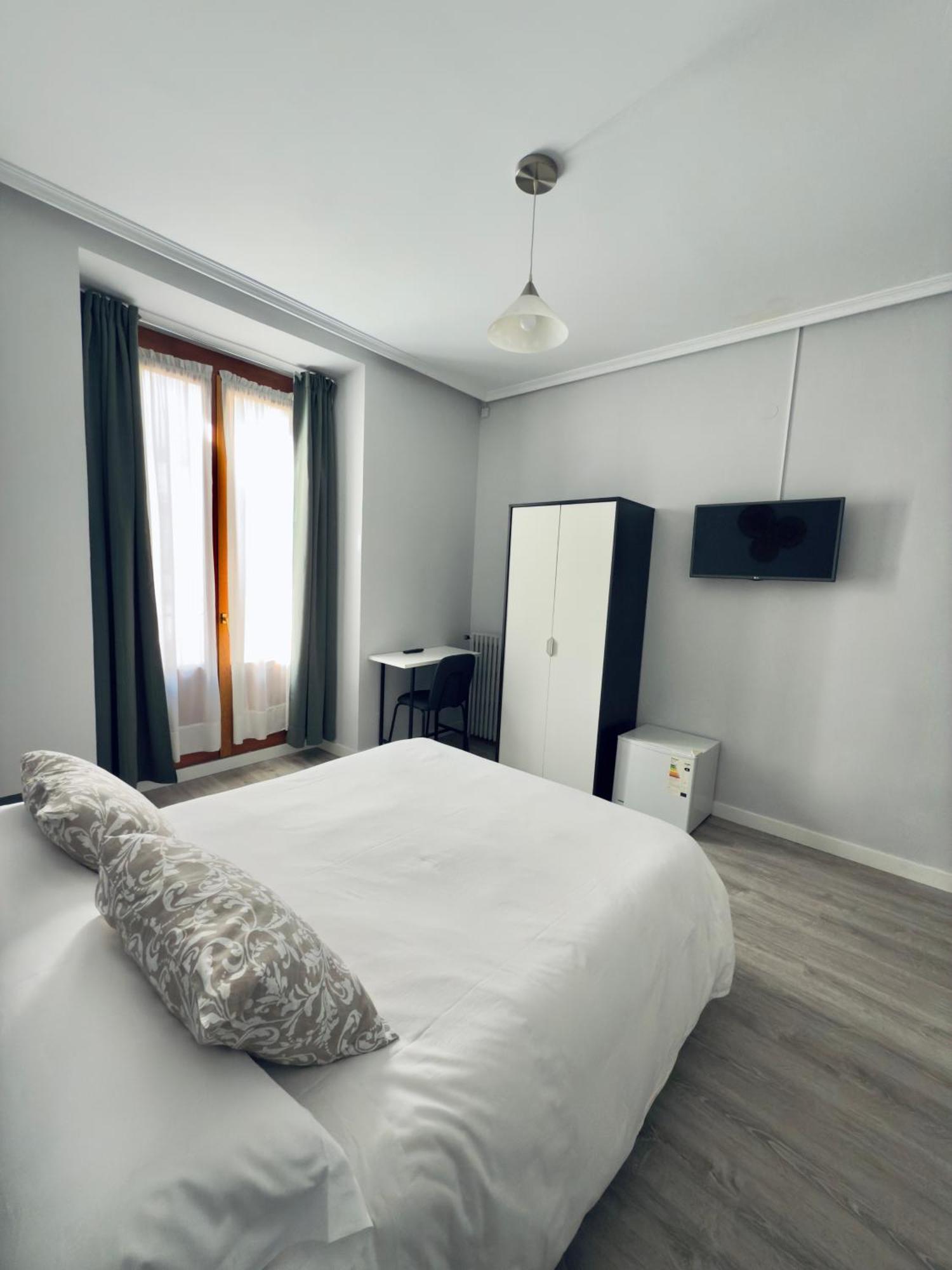 Hostal Conde De Alba Madrid Eksteriør bilde