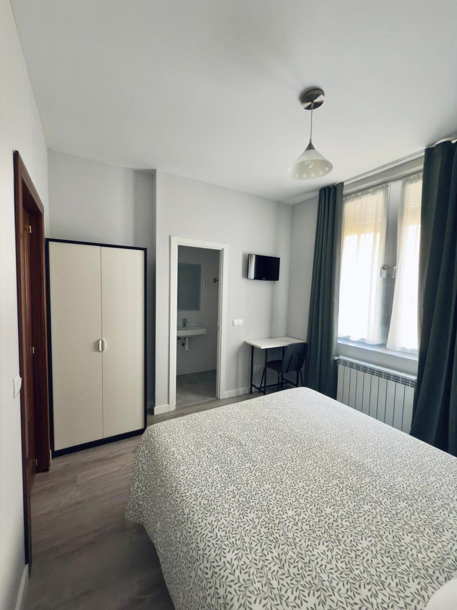 Hostal Conde De Alba Madrid Eksteriør bilde