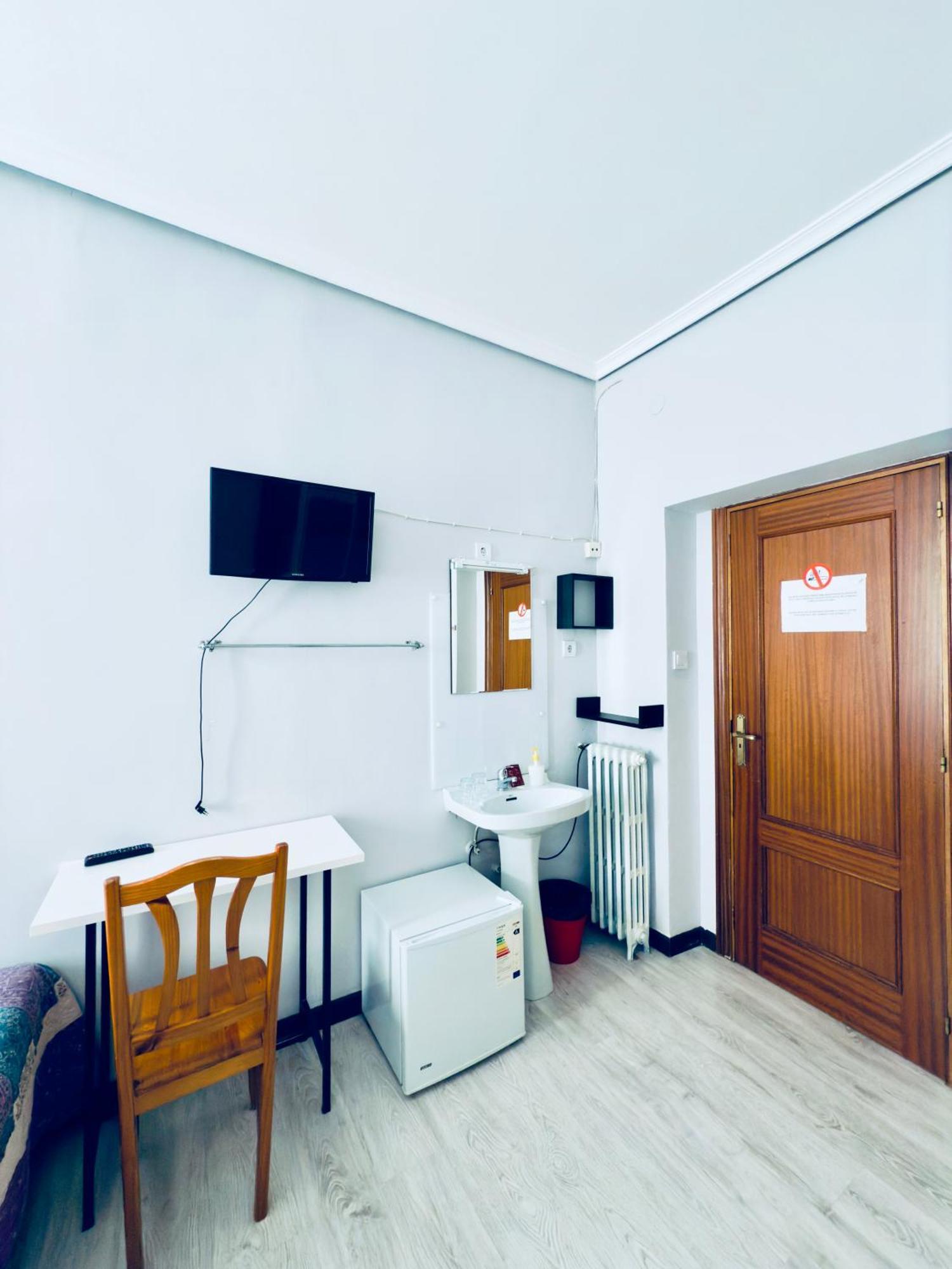 Hostal Conde De Alba Madrid Eksteriør bilde