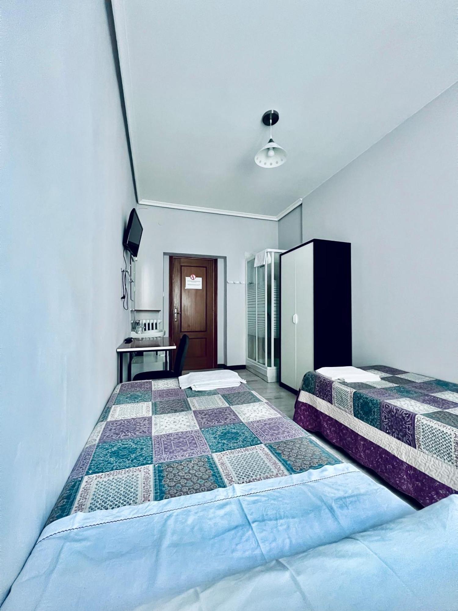 Hostal Conde De Alba Madrid Eksteriør bilde