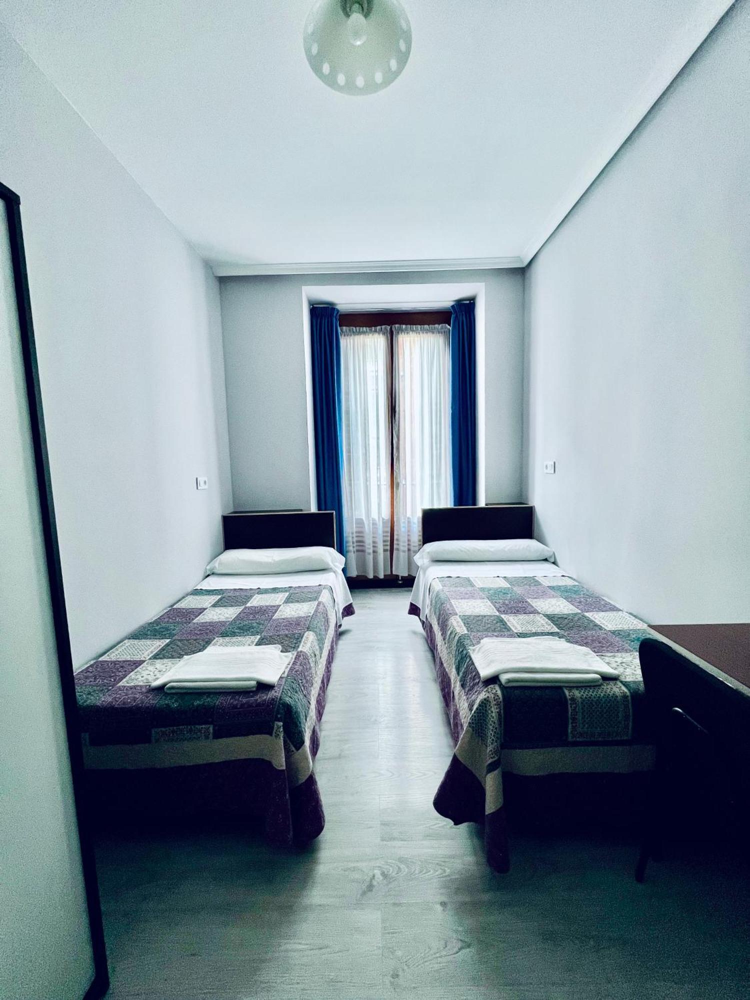 Hostal Conde De Alba Madrid Eksteriør bilde
