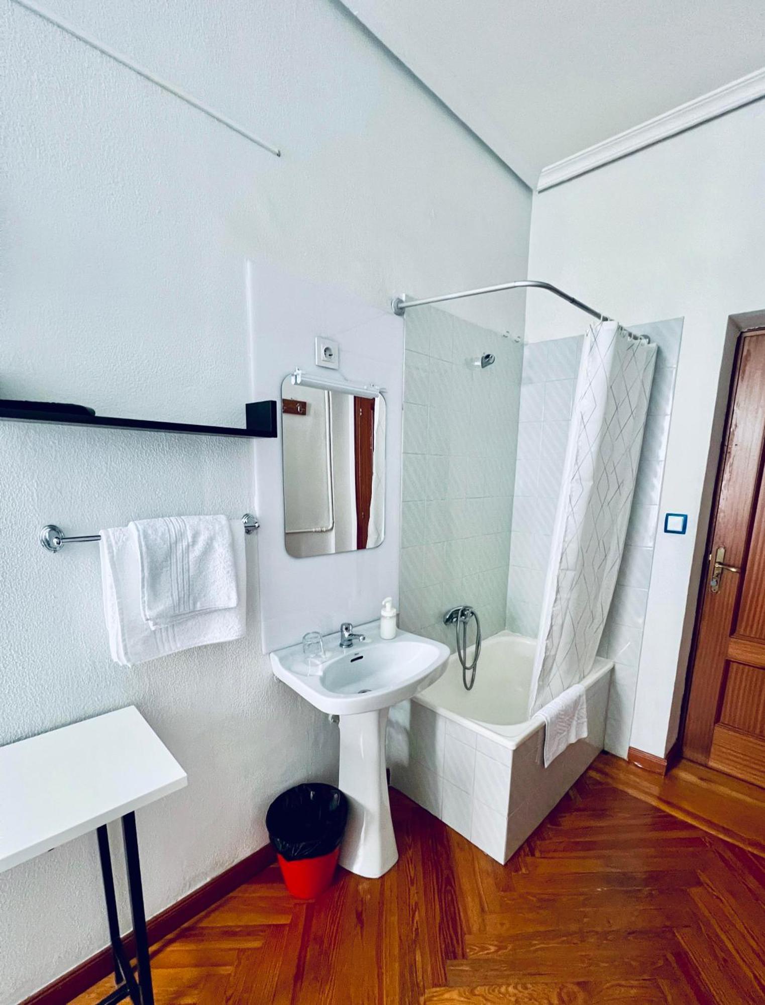 Hostal Conde De Alba Madrid Eksteriør bilde