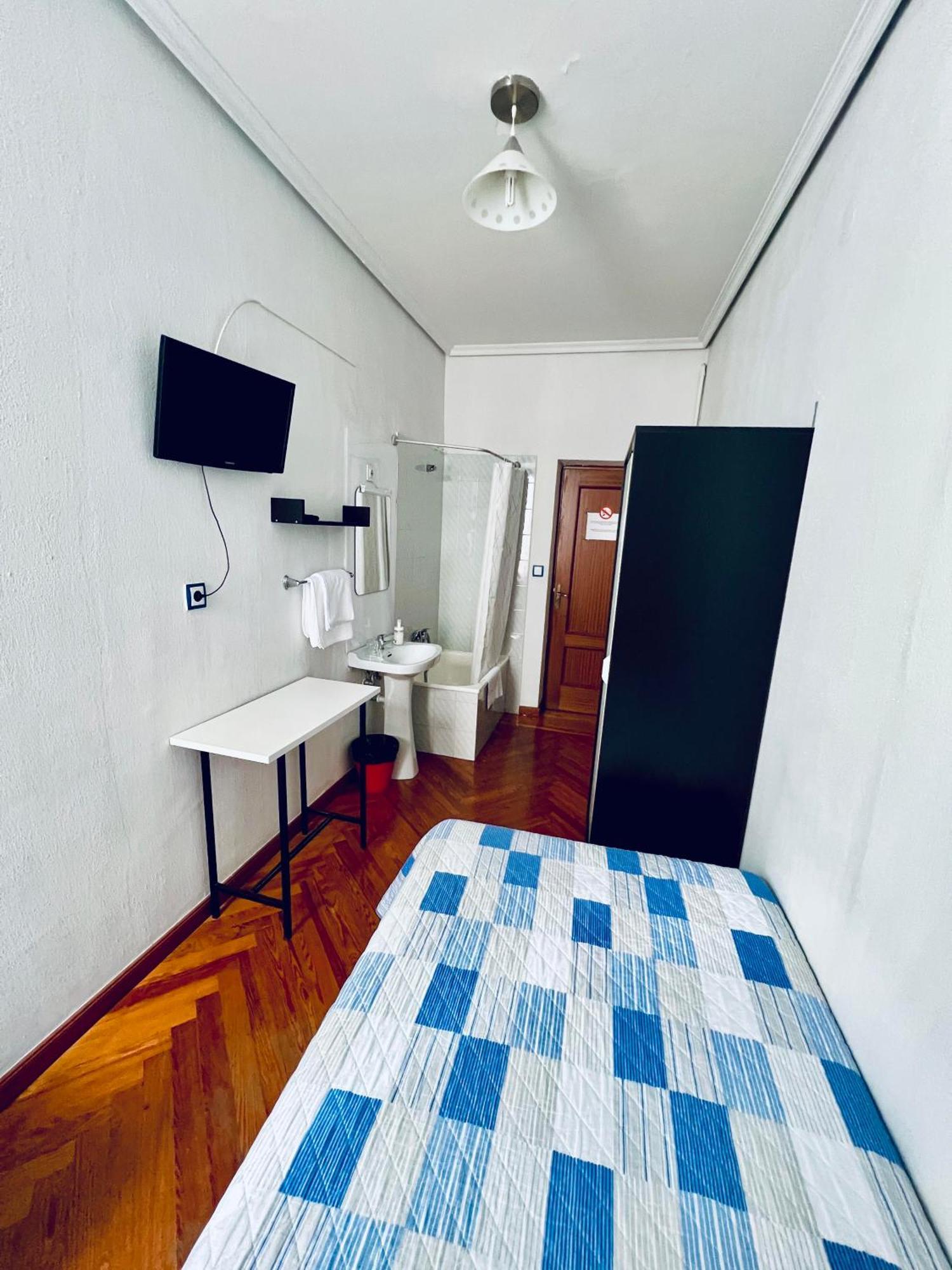 Hostal Conde De Alba Madrid Eksteriør bilde